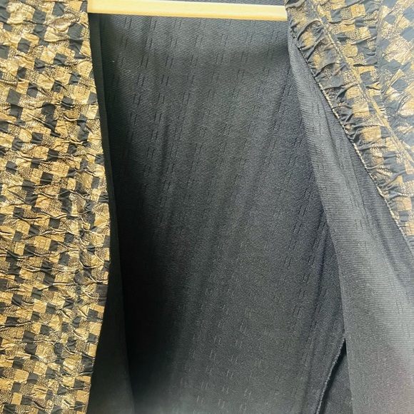 Perfect gold and black blazer from the Traveler Collection from Chico's size 2 - Picture 5 of 5